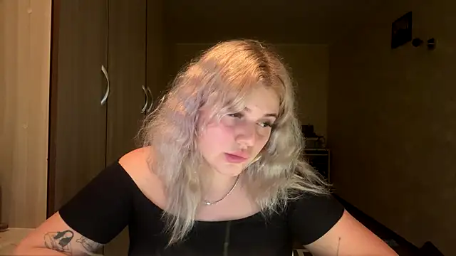 sunshinyflash online show from November 29, 2025, 6:08 pm