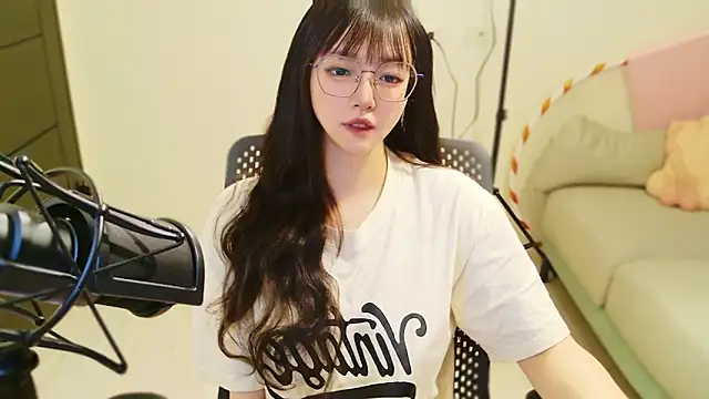 Yucheng  520 online show from May 17, 2026, 4:45 am