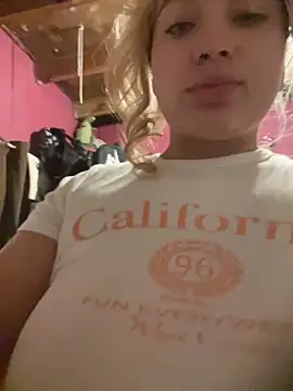 mooniebarbie1 online show from October 11, 2025, 12:39 pm