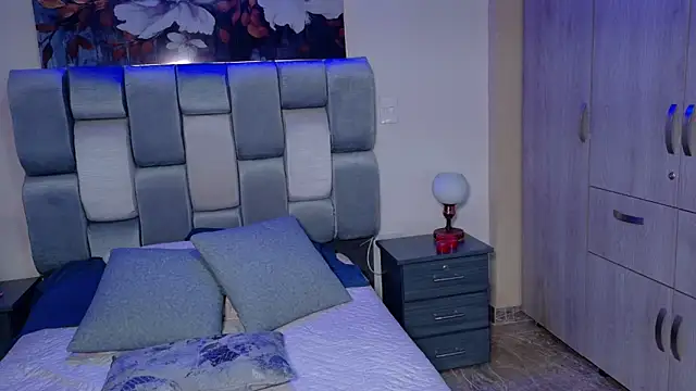 saramikaelson online show from September 10, 2025, 8:52 pm