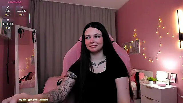 Michela Fruet online show from November 30, 2025, 1:06 am