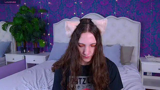 Snapshot of SilverMuse chatting on February 17, 2026, 10:29 pm SilverMuse online show from February 17, 2026, 10:29 pm