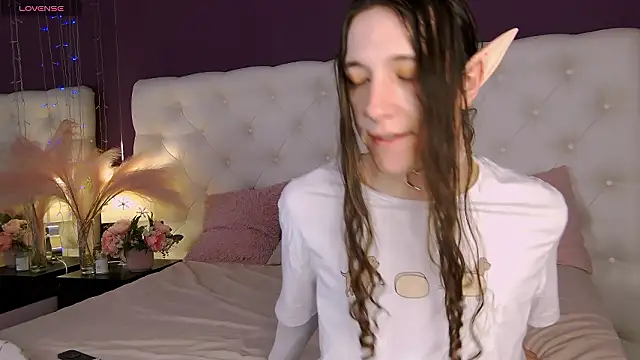 Snapshot of SilverMuse chatting on February 19, 2026, 8:39 pm SilverMuse online show from February 19, 2026, 8:39 pm