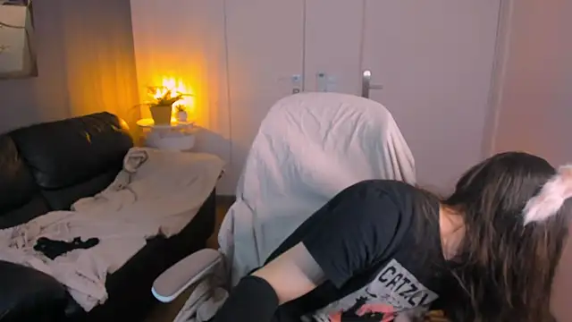 SilverMuse online show from April 9, 2026, 1:18 am