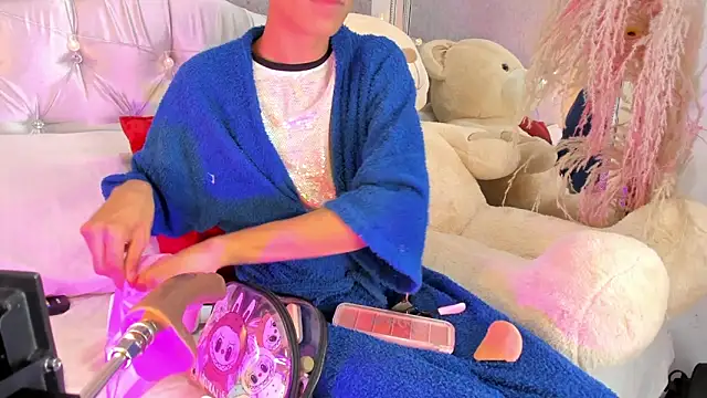 PrincePoppy online show from October 6, 2025, 8:42 pm