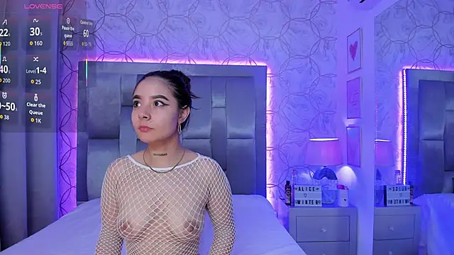 AlliceWinter online show from November 7, 2025, 11:48 am