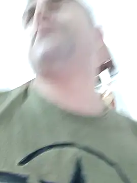 Bradd 32 online show from April 21, 2026, 12:23 pm