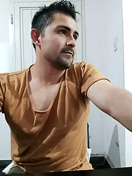 Bradd 32 online show from October 5, 2025, 3:52 am