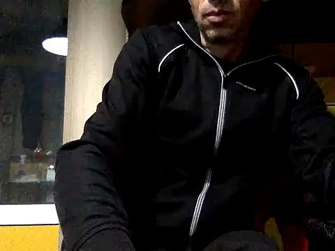 adiluci1 online show from November 23, 2025, 3:38 am