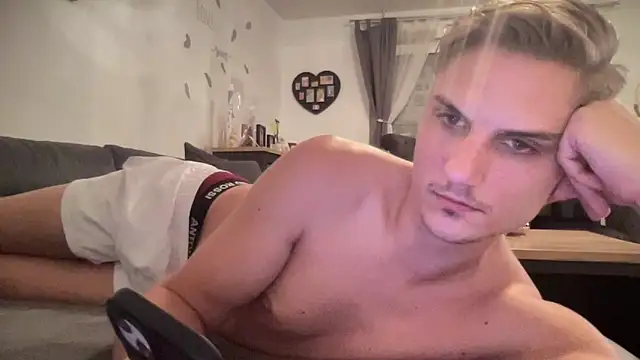 Sweetbooy90 online show from October 17, 2025, 9:38 pm