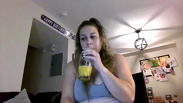 Snapshot of thedevinemama chatting on July 13, 2026, 2:00 am thedevinemama online show from July 13, 2026, 2:00 am