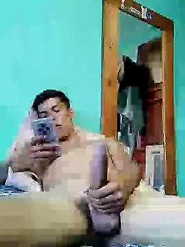 frankitocam4 online show from February 8, 2026, 10:29 pm