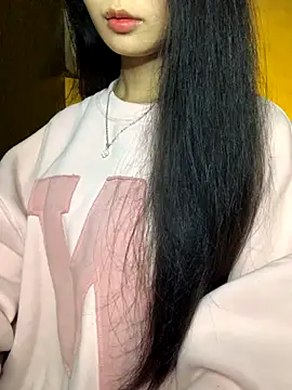 Nhinhi18 online show from November 17, 2025, 3:05 pm