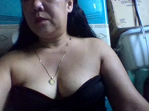 mommasexy29 online show from October 1, 2025, 10:35 pm