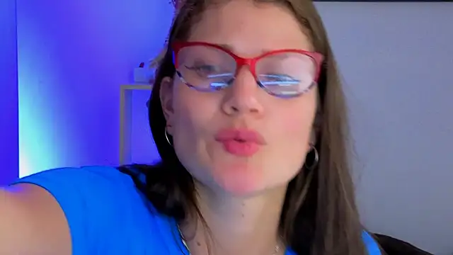 Camila-ventura online show from December 3, 2025, 7:57 pm