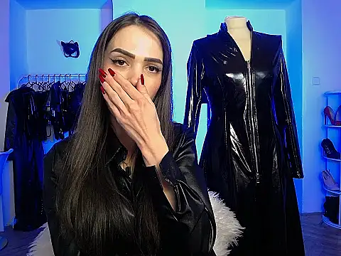 Snapshot of AlienaMoore chatting on February 21, 2026, 11:51 pm AlienaMoore online show from February 21, 2026, 11:51 pm