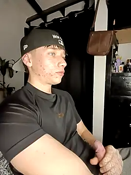 Logan sixxer online show from September 16, 2025, 3:51 am