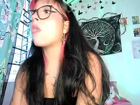 Snapshot of Sweet_mim_ chatting on June 25, 2026, 11:10 pm Sweet mim online show from June 25, 2026, 11:10 pm