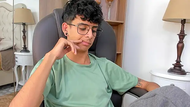 Ibratxandy online show from June 3, 2026, 2:33 pm