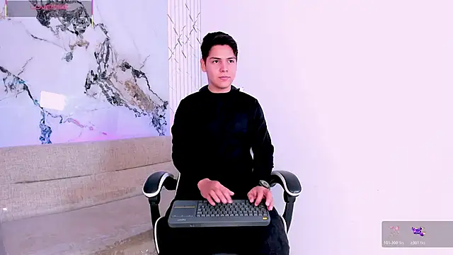 Snapshot of Asta_Black chatting on October 19, 2025, 9:39 pm Asta Black online show from October 19, 2025, 9:39 pm