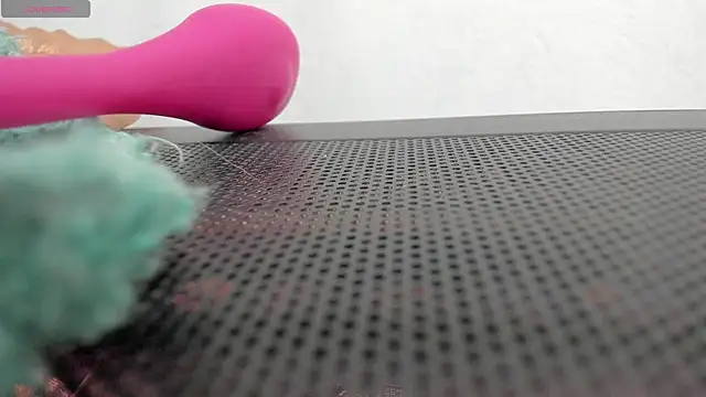 FluffyMelons online show from April 4, 2026, 11:00 pm