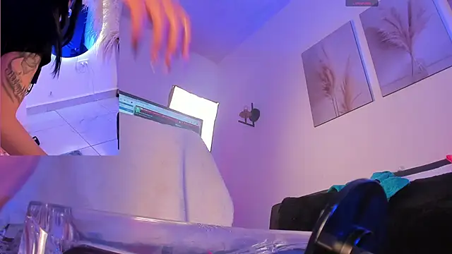 raven blackk online show from March 12, 2026, 12:49 am