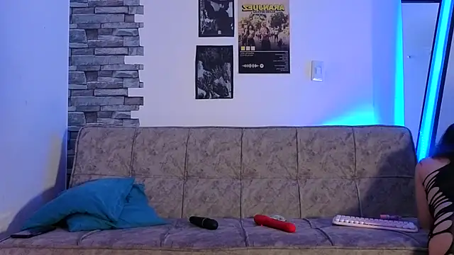 Snapshot of DavidAndClare chatting on December 3, 2025, 1:43 pm DavidAndClare online show from December 3, 2025, 1:43 pm