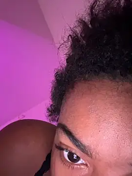 Tu GataLinda online show from November 3, 2025, 5:16 pm