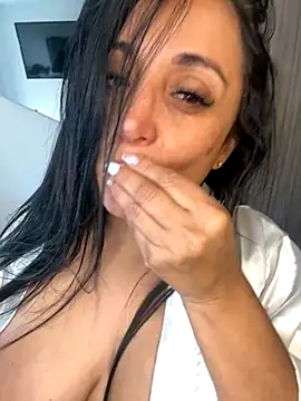 hotadhara01 online show from September 26, 2025, 3:30 pm