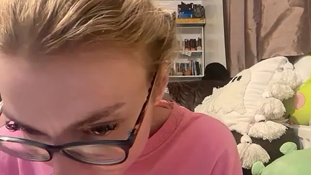 harleyblair online show from November 9, 2025, 7:40 pm