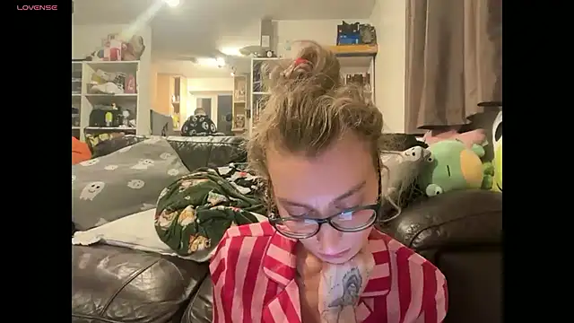 harleyblair online show from November 25, 2025, 11:16 pm