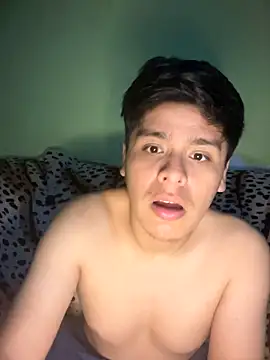 Kailertwink online show from May 17, 2026, 1:49 am