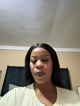 Snapshot of THICKBUNNYCHICKxxx chatting on June 3, 2026, 8:13 pm THICKBUNNYCHICKxxx online show from June 3, 2026, 8:13 pm