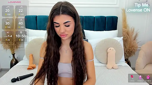 MonCarla online show from April 13, 2026, 5:33 am