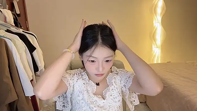 Robin-o3 online show from November 28, 2025, 3:34 pm