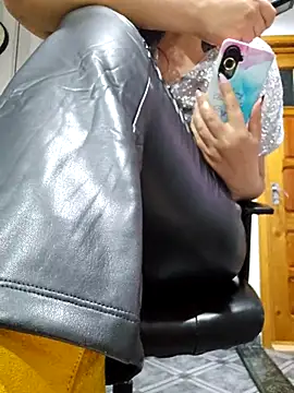 ShineBright88 online show from November 3, 2025, 8:34 pm