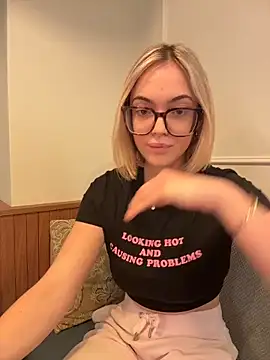 Snapshot of zoeypink chatting on February 11, 2026, 7:41 am zoeypink online show from February 11, 2026, 7:41 am