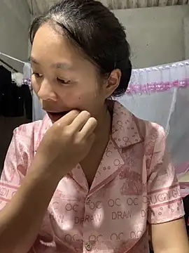 Snapshot of NhuFox chatting on September 17, 2025, 1:13 pm NhuFox online show from September 17, 2025, 1:13 pm