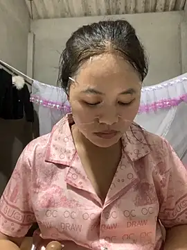 Snapshot of NhuFox chatting on October 2, 2025, 1:03 pm NhuFox online show from October 2, 2025, 1:03 pm