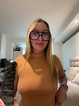 miagarcia250 online show from May 4, 2026, 4:38 am