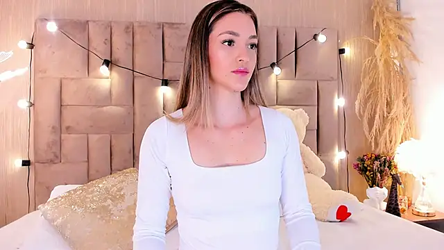 ClaradelMar online show from March 28, 2026, 10:05 am