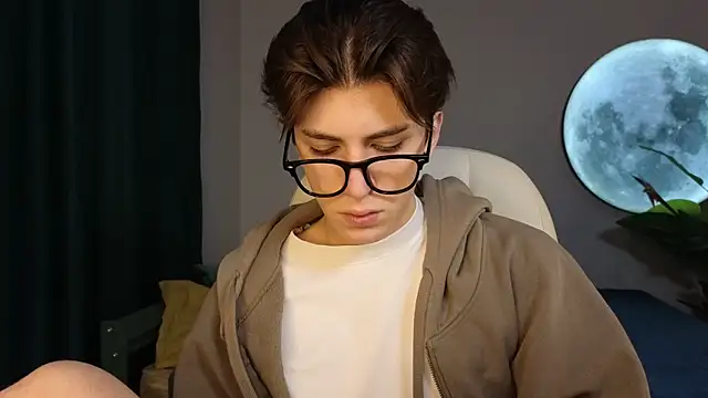 Snapshot of Oliver_Starboy chatting on September 28, 2025, 4:52 am Oliver Starboy online show from September 28, 2025, 4:52 am