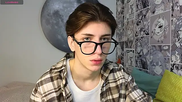 Snapshot of Oliver_Starboy chatting on October 21, 2025, 7:30 am Oliver Starboy online show from October 21, 2025, 7:30 am