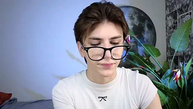 Snapshot of Oliver_Starboy chatting on October 10, 2025, 5:08 am Oliver Starboy online show from October 10, 2025, 5:08 am