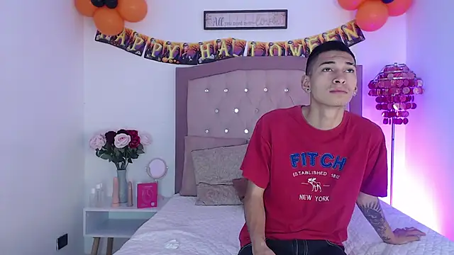 Snapshot of AmelieAndAce chatting on October 14, 2025, 12:50 pm AmelieAndAce online show from October 14, 2025, 12:50 pm