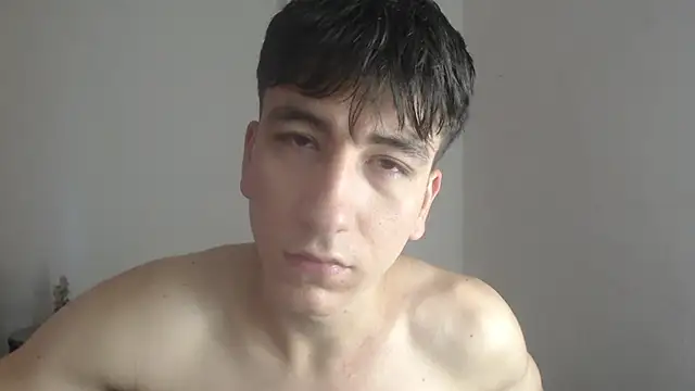 Snapshot of younewmaster chatting on December 5, 2025, 11:53 am younewmaster online show from December 5, 2025, 11:53 am