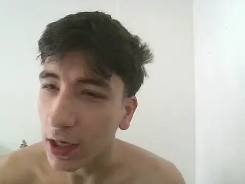 Snapshot of younewmaster chatting on September 22, 2025, 6:47 pm younewmaster online show from September 22, 2025, 6:47 pm