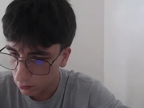 Snapshot of younewmaster chatting on May 26, 2026, 7:34 pm younewmaster online show from May 26, 2026, 7:34 pm