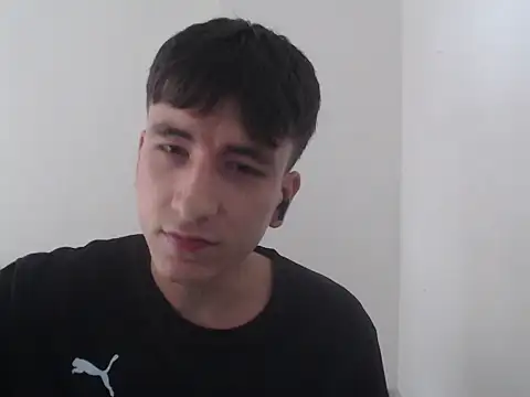 Snapshot of younewmaster chatting on November 24, 2025, 8:53 pm younewmaster online show from November 24, 2025, 8:53 pm