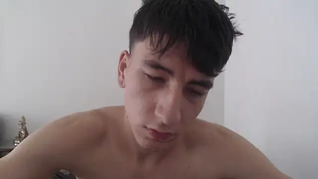 Snapshot of younewmaster chatting on October 11, 2025, 1:01 pm younewmaster online show from October 11, 2025, 1:01 pm